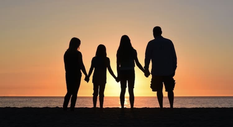https://assets.mindfulnessexercises.com/wp-content/uploads/2020/10/Family-Stress-How-Mindfulness-Preserves-Relationships.jpg